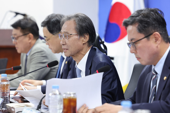 중동전쟁 경제대응특위 발언하는 유동수 위원장