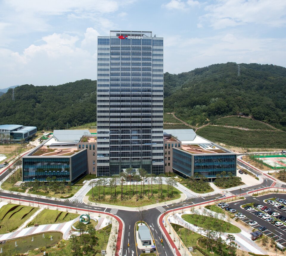 본문 이미지 - 김천 혁신도시에 있는 한국도로공사 본사 사옥(한국도로공사 제공).