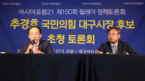 취재진 질문에 답하는 추경호 후보