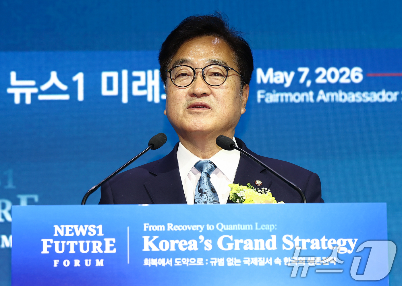 (서울=뉴스1) 김민지 기자 = 우원식 국회의장이 7일 서울 여의도 페어몬트 앰배서더 호텔에서 열린 뉴스1 미래포럼에서 춗사하고 있다.'회복에서 도약으로 : 규범 없는 국제질서 속 …