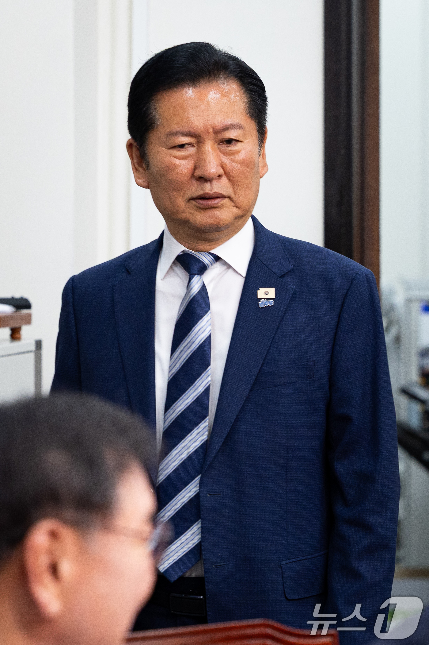 (서울=뉴스1) 유승관 기자 = 정청래 더불어민주당 대표가 7일 서울 여의도 국회에서 열린 '착!붙 공약 프로젝트' 20호·21호·22호 공약 발표에 참석하고 있다. 2026.5. …