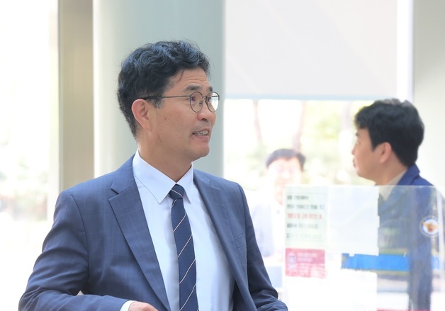 경찰 출석한 이원택 예비후보
