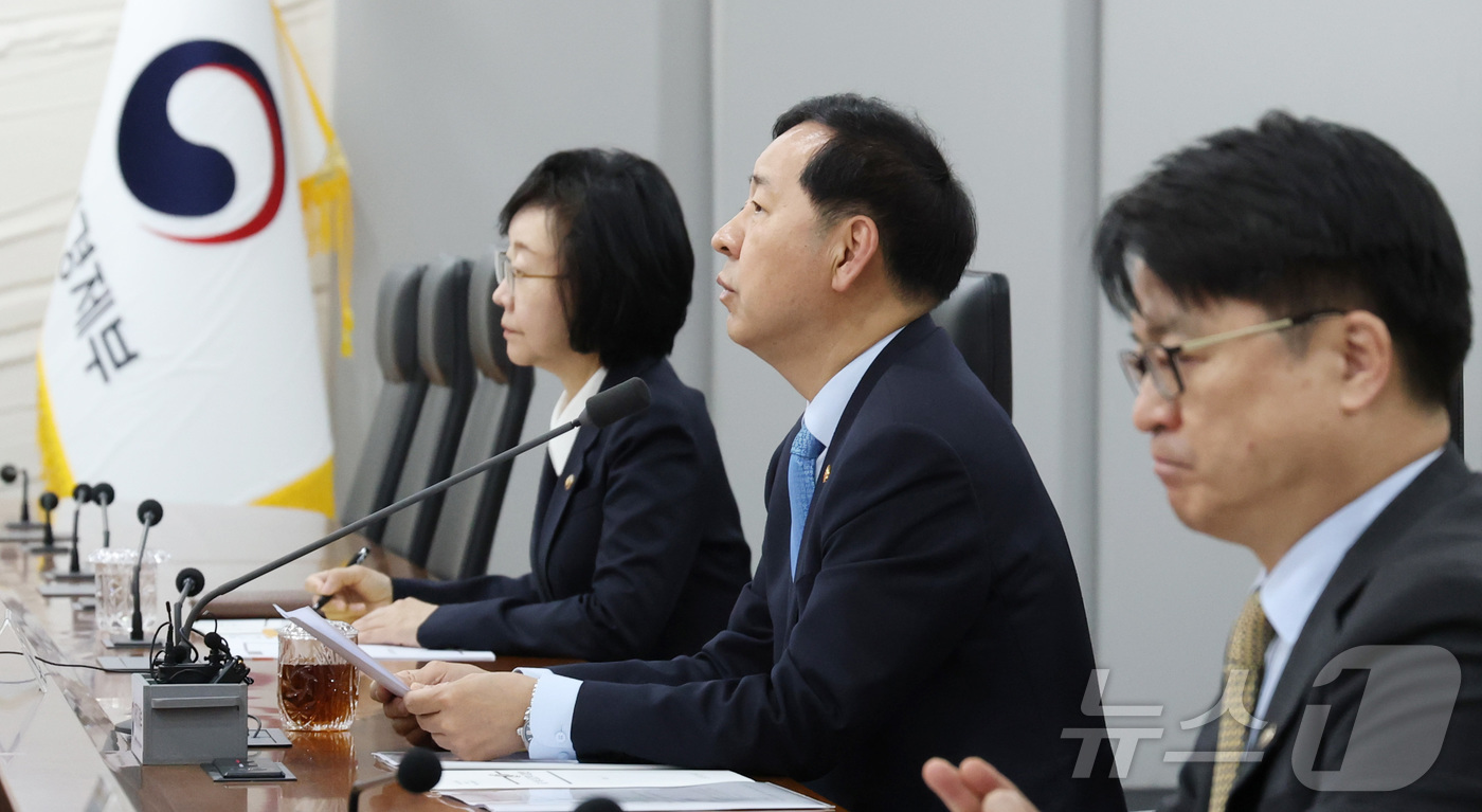 (세종=뉴스1) 김기남 기자 = 구윤철 부총리 겸 재정경제부 장관이 7일 세종시 정부세종청사에서 소비자물가동향, 할당관세 개선방안 후속조치, 중동전쟁 대응방안 등 민생물가 특별관리 …