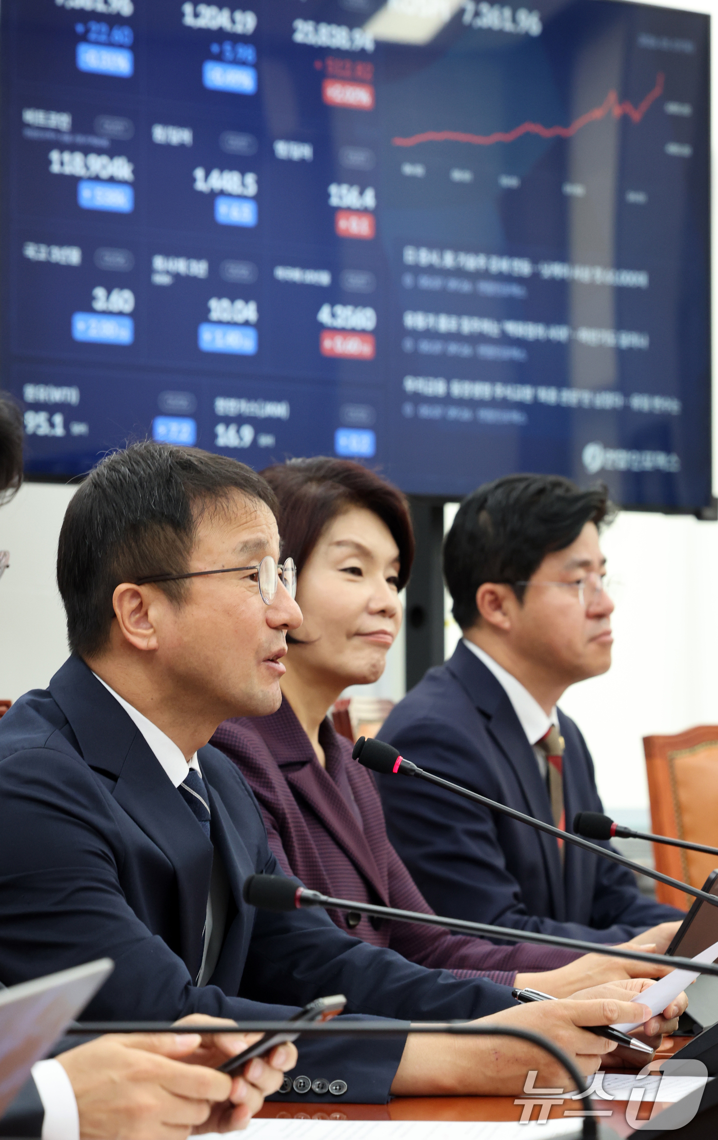 (서울=뉴스1) 황기선 기자 = 한병도 더불어민주당 원내대표가 7일 오전 서울 여의도 국회에서 열린 정책조정회의에서 모두발언을 하고 있다.  2026.5.7/뉴스1