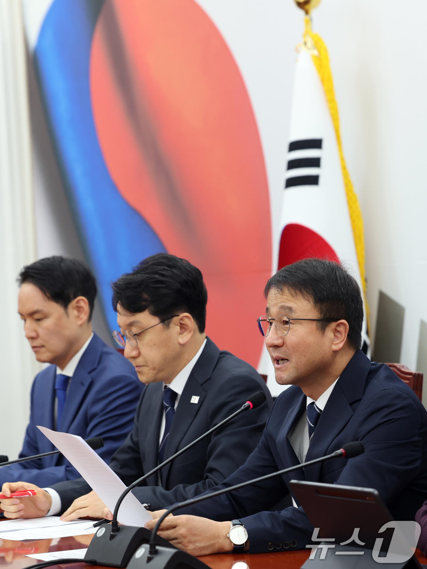(서울=뉴스1) 황기선 기자 = 한병도 더불어민주당 원내대표가 7일 오전 서울 여의도 국회에서 열린 정책조정회의에서 모두발언을 하고 있다.  2026.5.7/뉴스1