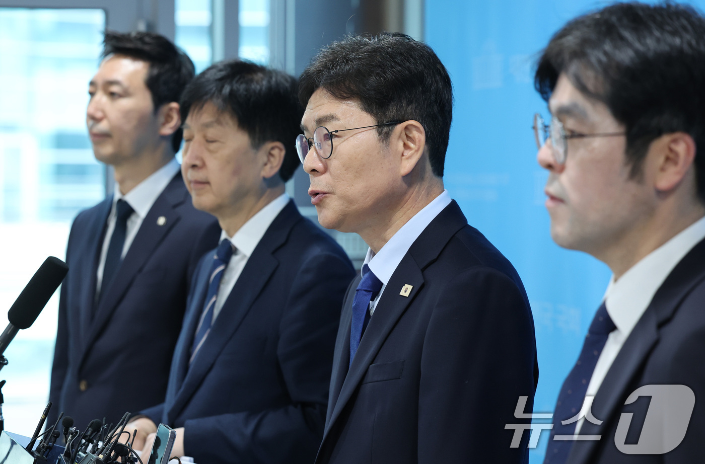 (서울=뉴스1) 신웅수 기자 = 정원오 더불어민주당 서울시장 후보가 7일 서울 여의도 국회 소통관에서 교통 공약에 대한 취재진의 질의에 답변하고 있다. 2026.5.7/뉴스1