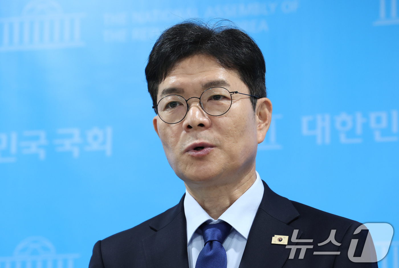 (서울=뉴스1) 신웅수 기자 = 정원오 더불어민주당 서울시장 후보가 7일 서울 여의도 국회 소통관에서 교통 공약에 대한 취재진의 질의에 답변하고 있다. 2026.5.7/뉴스1