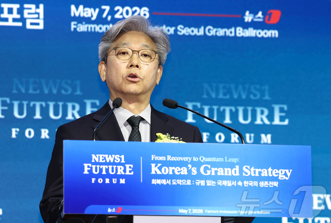 (서울=뉴스1) 김민지 기자 = 이영섭 뉴스1 대표이사가 7일 서울 여의도 페어몬트 앰배서더 호텔에서 열린 뉴스1 미래포럼에서 개회사를 하고 있다.'회복에서 도약으로 : 규범 없는 …