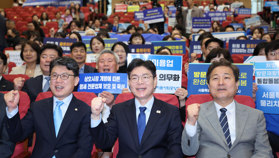 기념 촬영하는 정원오 후보