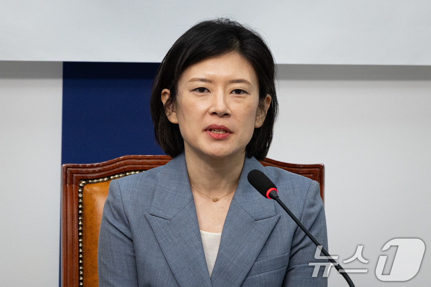 (서울=뉴스1) 유승관 기자 = 배수진 조국혁신당 광주 광산구을 후보가 7일 서울 여의도 국회에서 열린 공천장 수여식에서 모두 발언을 하고 있다. 2026.5.7/뉴스1