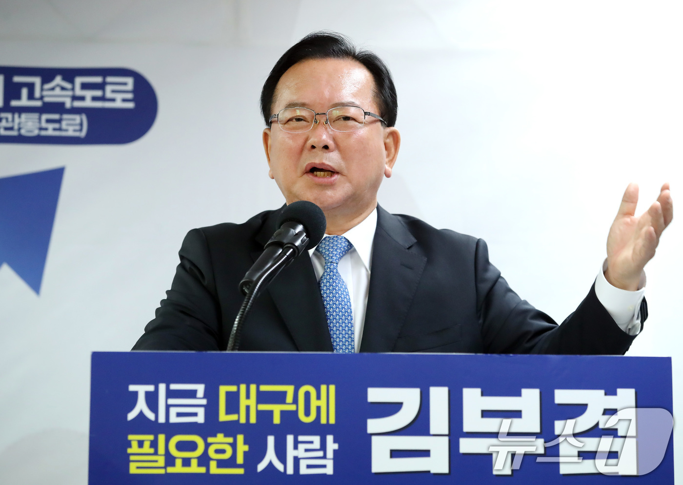 (대구=뉴스1) 공정식 기자 = 김부겸 더불어민주당 대구시장 후보가 7일 오전 대구 달서구 선거사무소에서 6·3 지방선거 여섯 번째 공약을 발표하고 있다. 2026.5.7/뉴스1