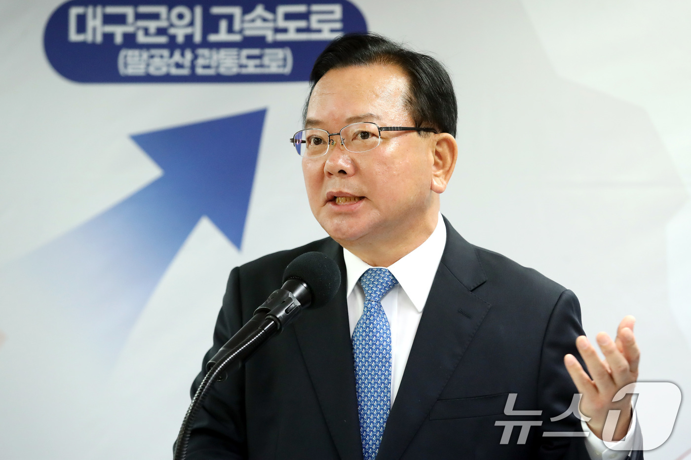 (대구=뉴스1) 공정식 기자 = 김부겸 더불어민주당 대구시장 후보가 7일 오전 대구 달서구 선거사무소에서 6·3 지방선거 여섯 번째 공약을 발표하고 있다. 2026.5.7/뉴스1