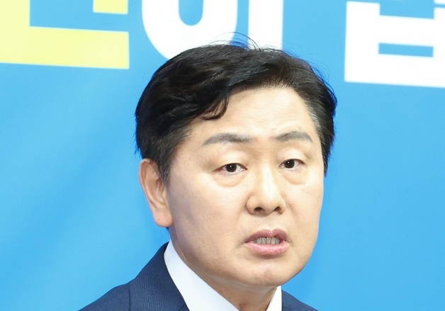 '외로운 사투' 시작 김관영, 무소속 출마 선언…민주당 이원택과 '한판' 예고