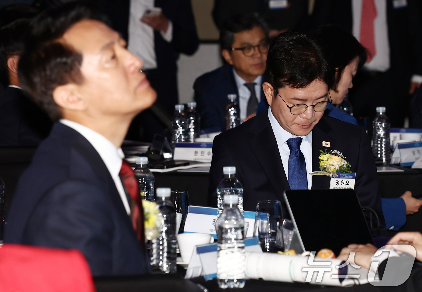 (서울=뉴스1) 김민지 기자 = 정원오 더불어민주당 서울시장 후보가 7일 서울 여의도 페어몬트 앰배서더 호텔에서 열린 뉴스1 미래포럼에 자리하고 있다. 왼쪽은 오세훈 국민의힘 서울 …