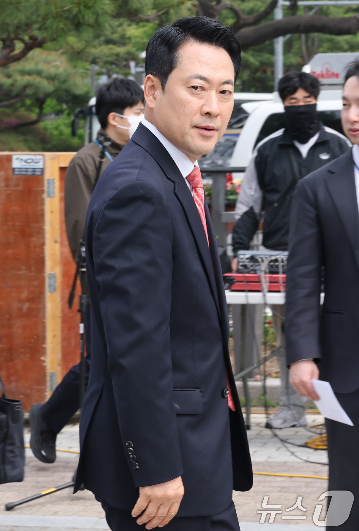 (서울=뉴스1) 이광호 기자 = 장동혁 국민의힘 대표가 7일 오전 서울 종로구 청와대 분수대 앞에서 열린 이재명 대통령 공소취소 특검법 원천무효 현장최고위원회의에 참석하고 있다. …