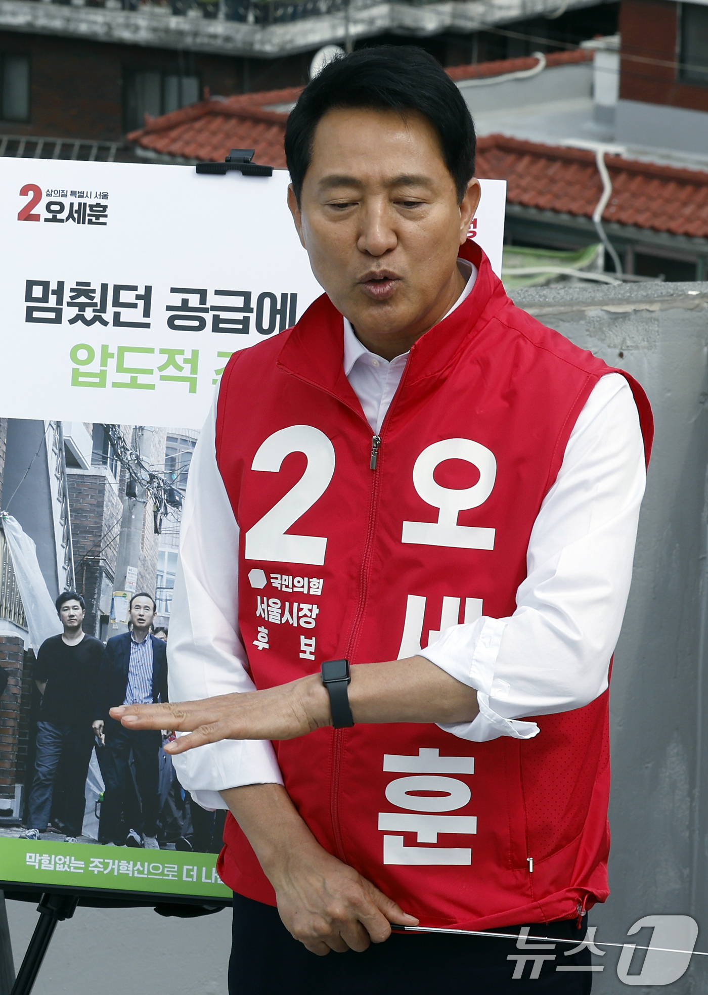 (서울=뉴스1) 박정호 기자 = 오세훈 국민의힘 서울시장 후보가 7일 오전 서울시 영등포구 대림1구역 재개발 현장에서 주택 공약을 발표하고 있다.  2026.5.7/뉴스1