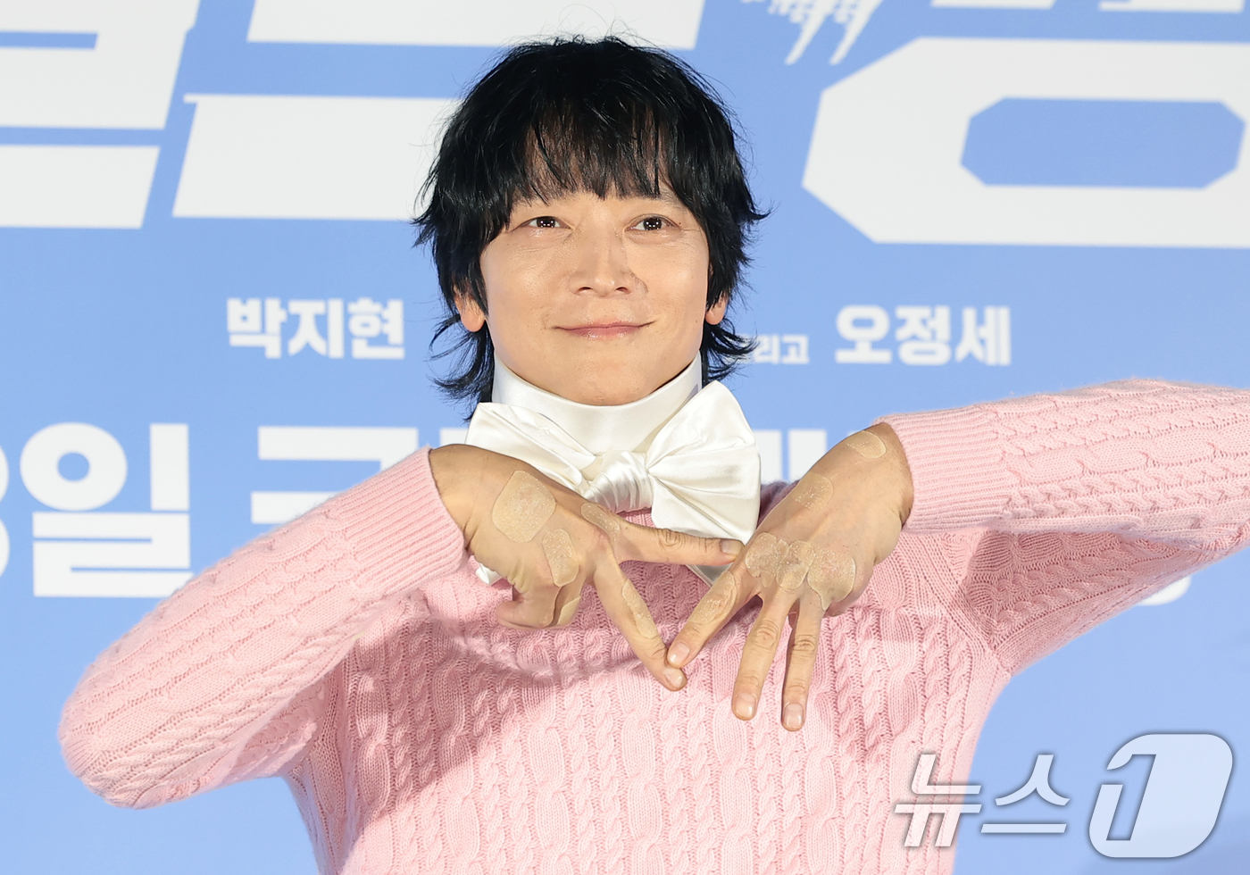 (서울=뉴스1) 권현진 기자 = 배우 강동원이 7일 서울 광진구 롯데시네마 건대입구에서 열린 영화 '와일드 씽'(감독 손재곤) 제작보고회에서 포즈를 취하고 있다.'와일드 씽'은 한 …