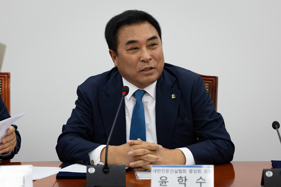 인사말하는 윤학수 대한전문건설협회 중앙회장