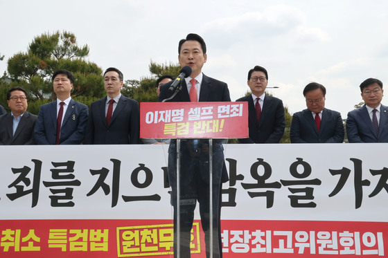 與, 개헌안 내세워 '내란 청산' 공세… 野, 공소취소 특검법 강공 맞불