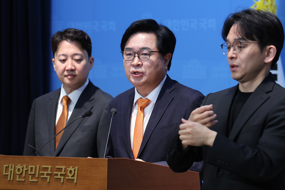 출마 기자회견하는 박일하 동작구청장