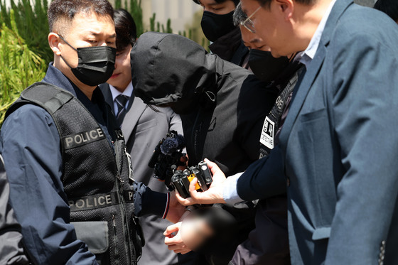 영장실질 받고 나오는 광주 여고생 살해 피의자