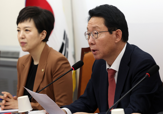 발언하는 김상훈 위원장