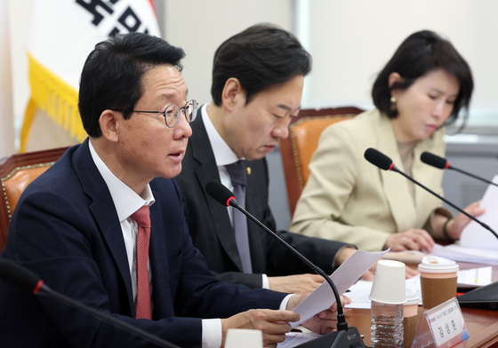 브리핑하는 김상훈 위원장
