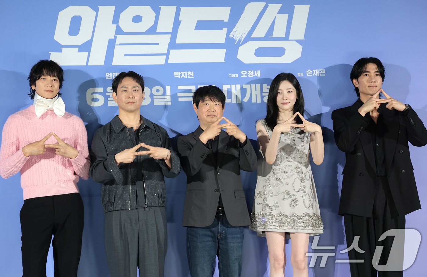 본문 이미지 - 배우 강동원(왼쪽부터)과 오정세, 손재곤 감독, 박지현, 엄태구 ⓒ 뉴스1 DB