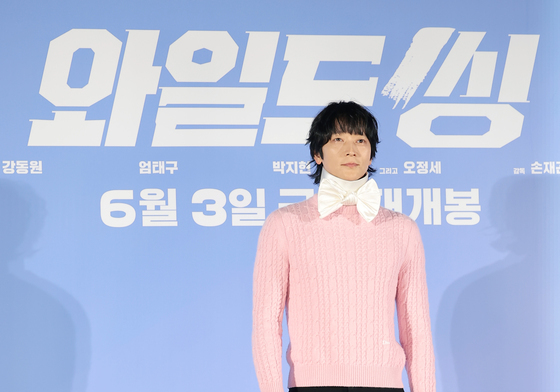 K-POP 아이돌로 변신한 강동원