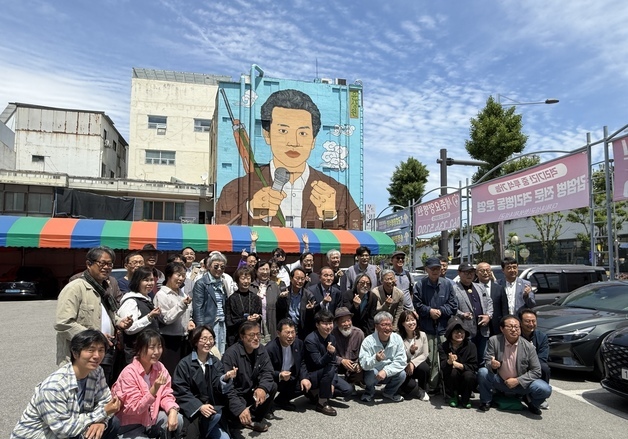 80년 5·18시민군 대변인 윤상원, 벽화로 되살아나