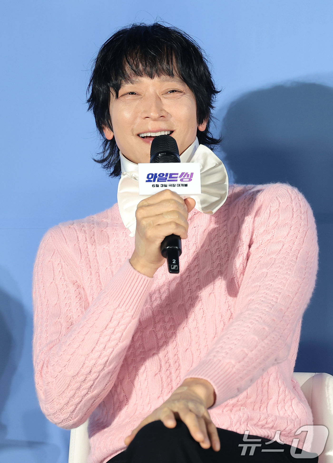 (서울=뉴스1) 권현진 기자 = 배우 강동원이 7일 서울 광진구 롯데시네마 건대입구에서 열린 영화 '와일드 씽'(감독 손재곤) 제작보고회에서 취재진 질문에 답하고 있다.'와일드 씽 …