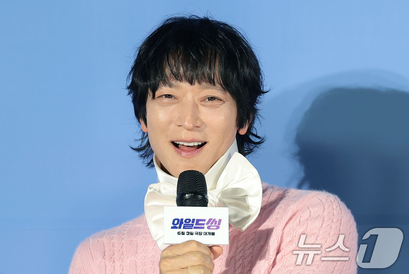 (서울=뉴스1) 권현진 기자 = 배우 강동원이 7일 서울 광진구 롯데시네마 건대입구에서 열린 영화 '와일드 씽'(감독 손재곤) 제작보고회에서 취재진 질문에 답하고 있다.'와일드 씽 …