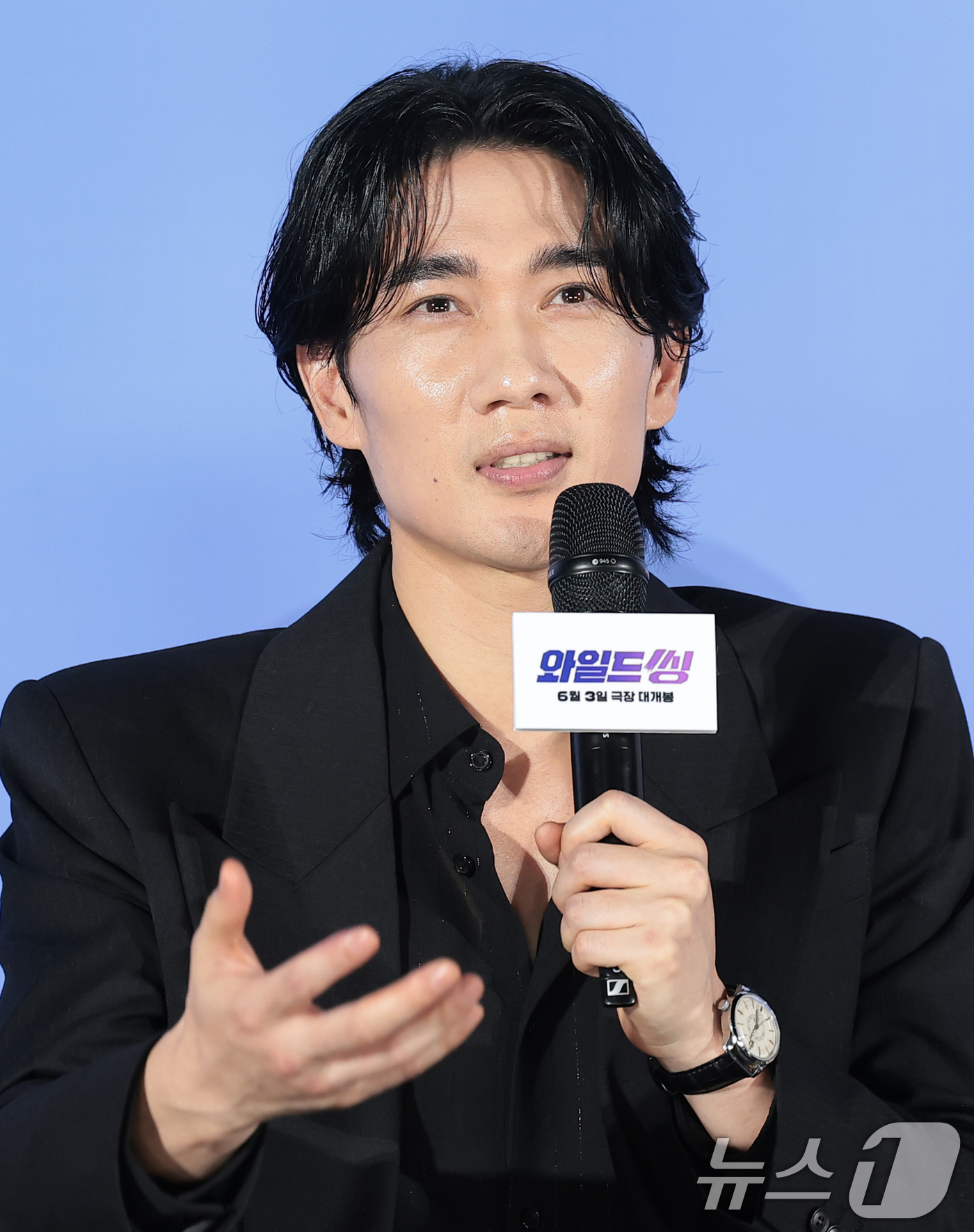 (서울=뉴스1) 권현진 기자 = 배우 엄태구가 7일 서울 광진구 롯데시네마 건대입구에서 열린 영화 '와일드 씽'(감독 손재곤) 제작보고회에서 취재진 질문에 답하고 있다.'와일드 씽 …