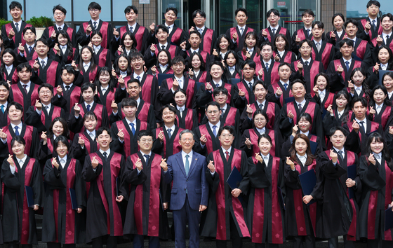 신임검사 134명 임관…정성호 "국민 권리 구제, 미래 검찰의 사명"(종합)