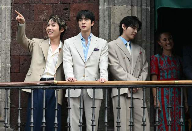 멕시코 대통령 만난 BTS…대통령궁 앞은 '아미'로 인산인해