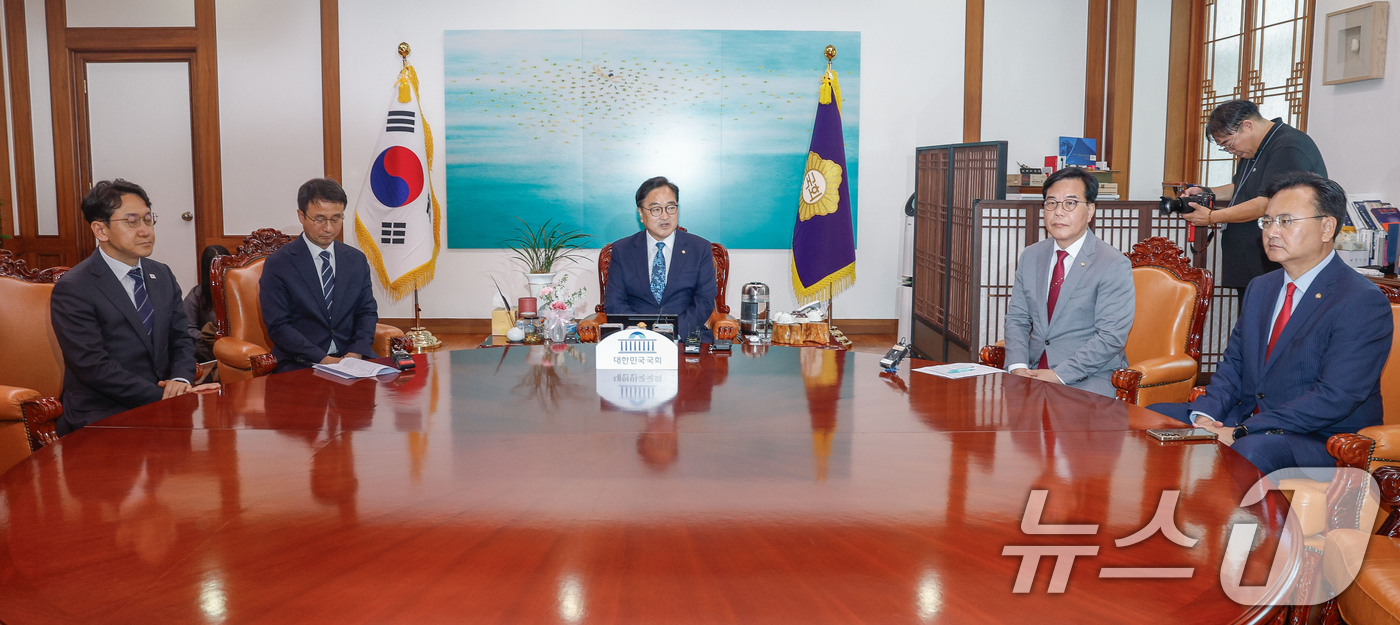 (서울=뉴스1) 황기선 기자 = 우원식 국회의장이 7일 서울 여의도 국회에서 열린 여야 원내대표 회동에서 모두발언을 하고 있다. (공동취재) 2026.5.7/뉴스1
