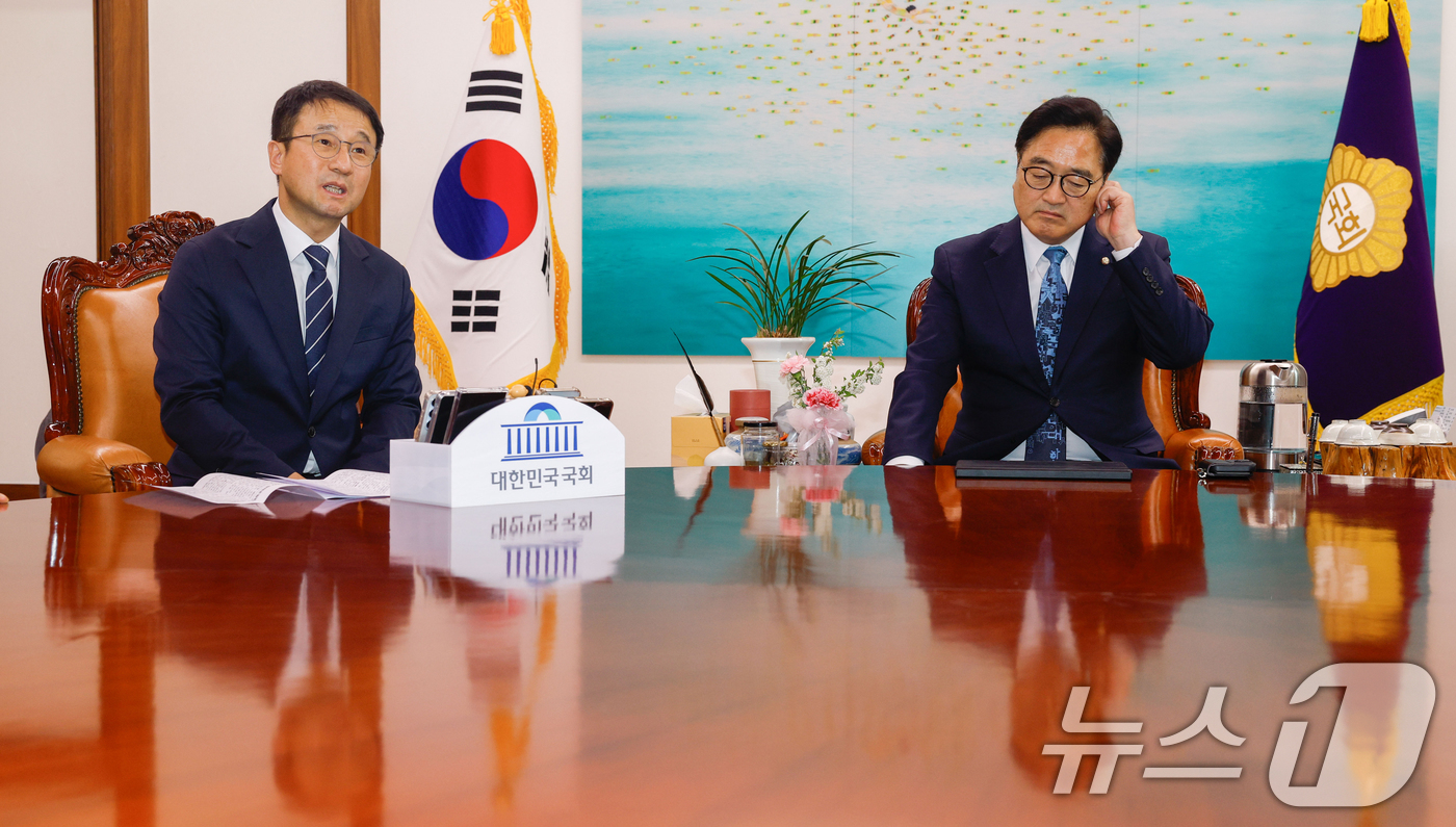 (서울=뉴스1) 황기선 기자 = 한병도 더불어민주당 원내대표가 7일 서울 여의도 국회에서 열린 여야 원내대표 회동에서 모두발언을 하고 있다. (공동취재) 2026.5.7/뉴스1