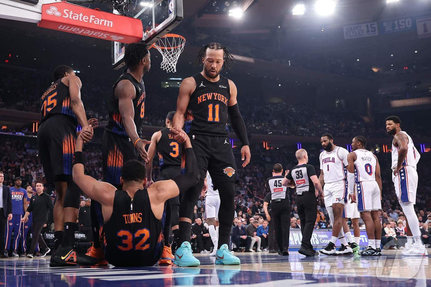 본문 이미지 - NBA 뉴욕이 필라델피아와 PO 2라운드에서 2연승을 거뒀다. ⓒ AFP=뉴스1