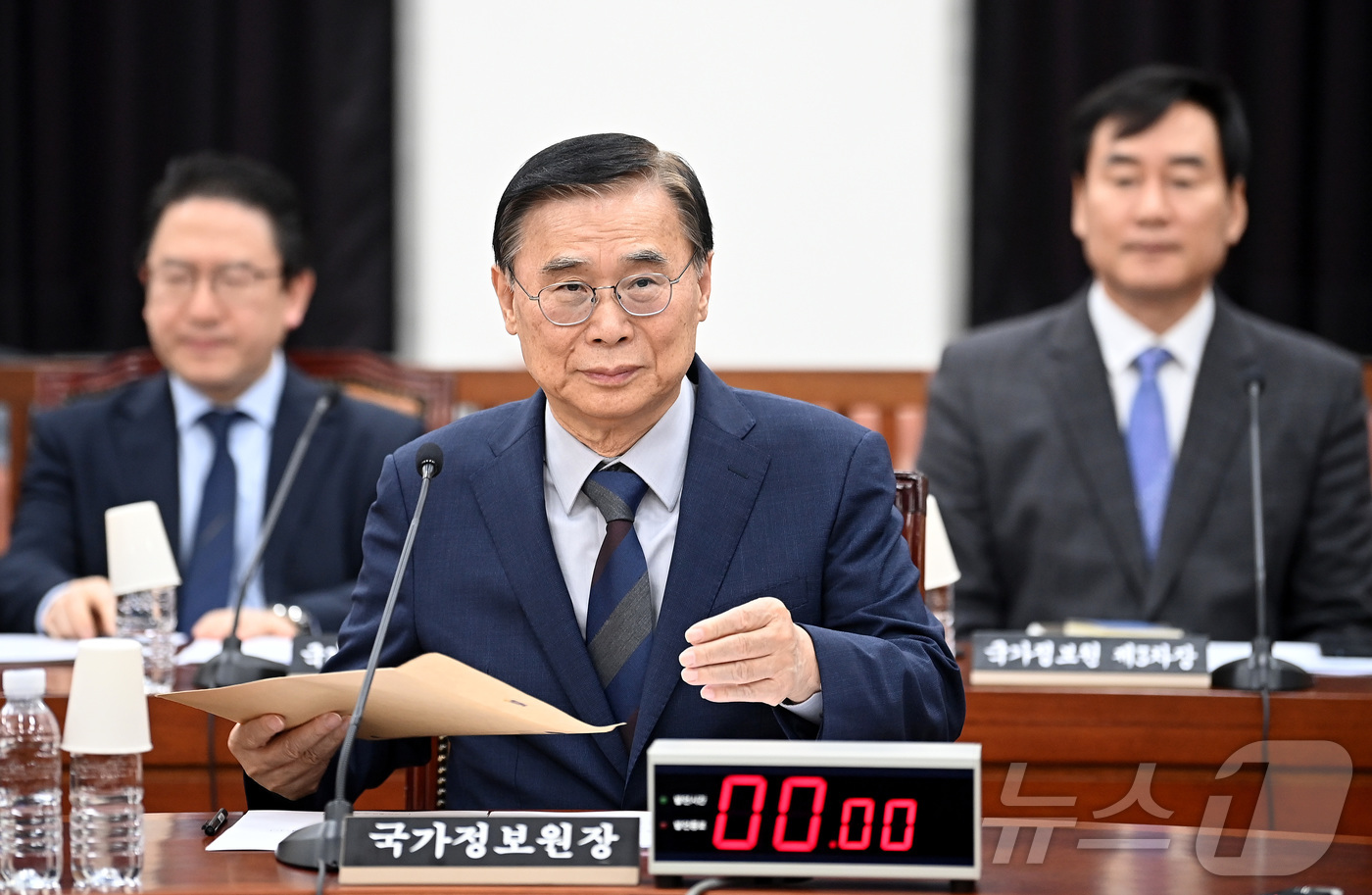 (서울=뉴스1) 국회사진기자단 = 이종석 국가정보원장이 7일 오후 서울 여의도 국회에서 열린 정보위원회 전체회의에 자리하고 있다. (공동취재) 2026.5.7/뉴스1