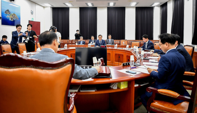 국정원 직무범위에 경제안보 명시…정보위 전체회의 통과