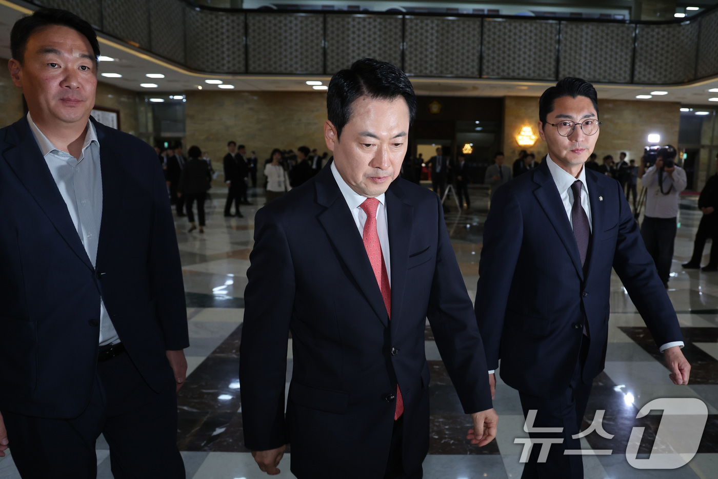 (서울=뉴스1) 신웅수 기자 = 장동혁 국민의힘 대표가 7일 서울 여의도 국회에서 열린 의원총회에 참석하고 있다. 2026.5.7/뉴스1