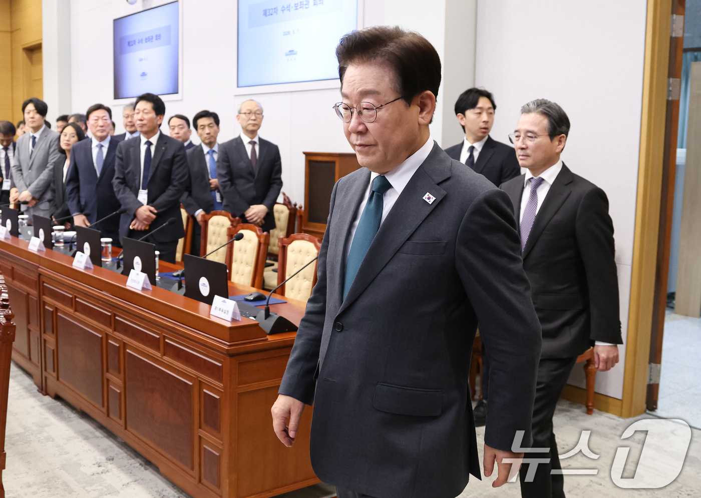 (서울=뉴스1) 허경 기자 = 이재명 대통령이 7일 청와대에서 열린 수석보좌관회의에 입장하고 있다. 2026.5.7/뉴스1
