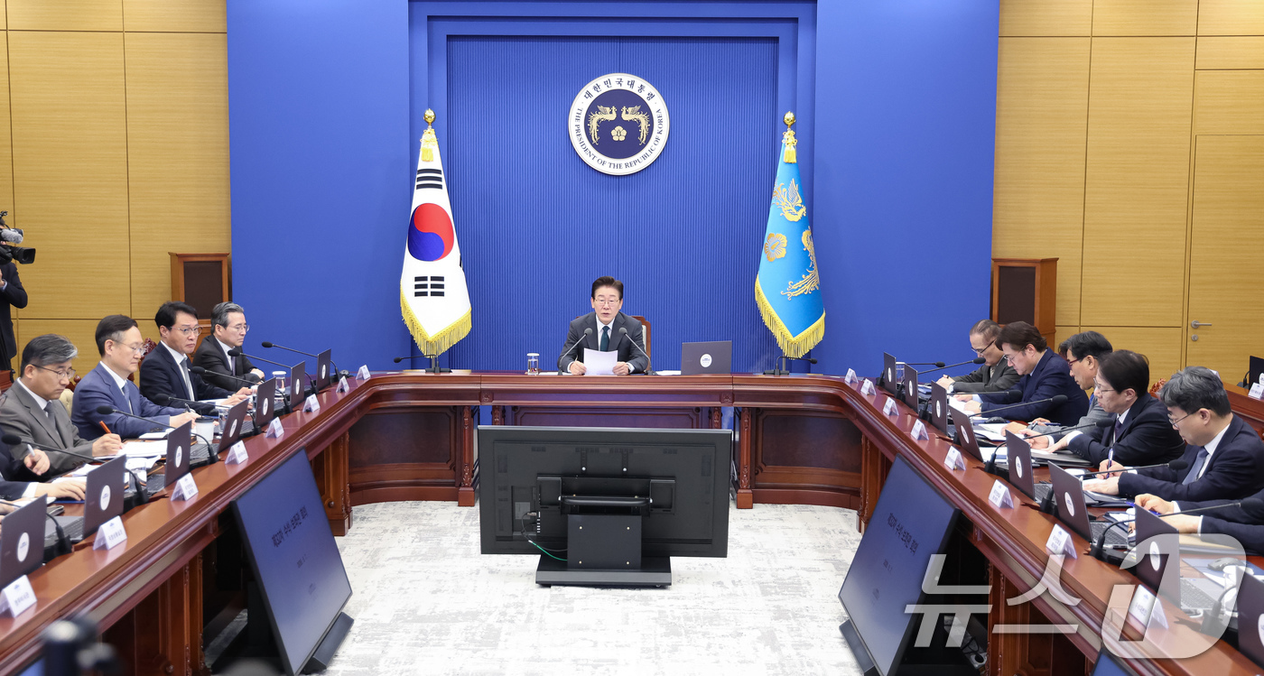 (서울=뉴스1) 허경 기자 = 이재명 대통령이 7일 청와대에서 열린 수석보좌관회의에서 발언을 하고 있다. 2026.5.7/뉴스1