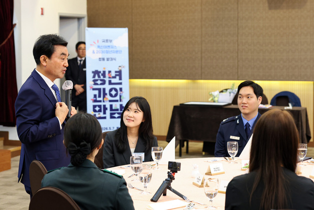 국방부, 제7기 혁신어벤져스 발대식 개최…청년 공무원들과 소통