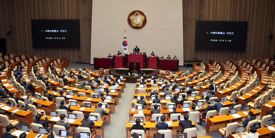 국회 본회의, 대한민국헌법 개정안 상정