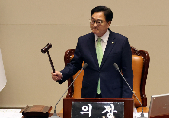 헌법 개정안 상정…우 의장 "39년 멈춘 개헌 문 여는 출발점"(종합)