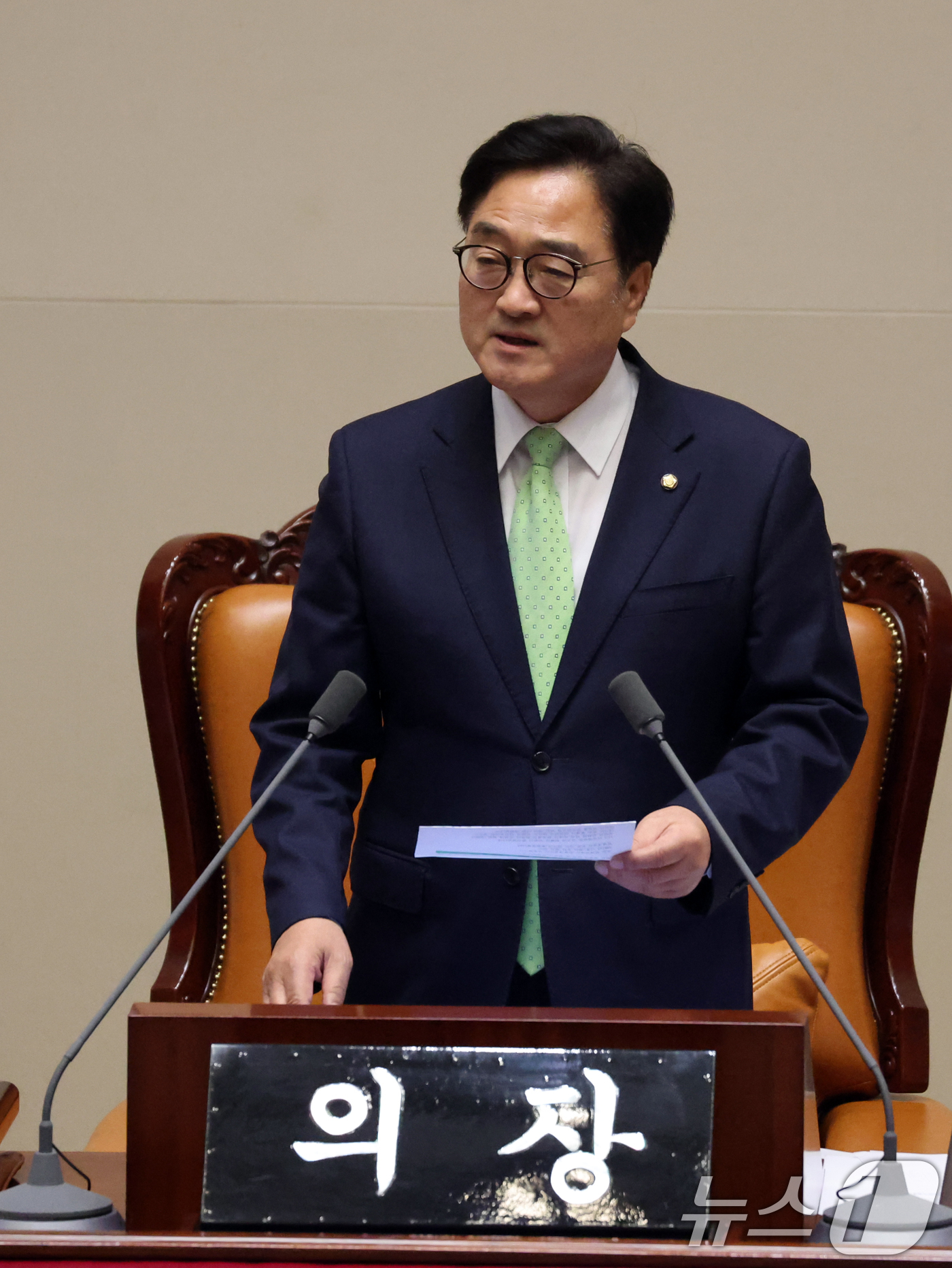 (서울=뉴스1) 황기선 기자 = 우원식 국회의장이 7일 오후 서울 여의도 국회에서 열린 제435회 국회(임시회) 제1차 본회의에서 대한민국헌법 개정안 상정을 발표하고 있다. 202 …