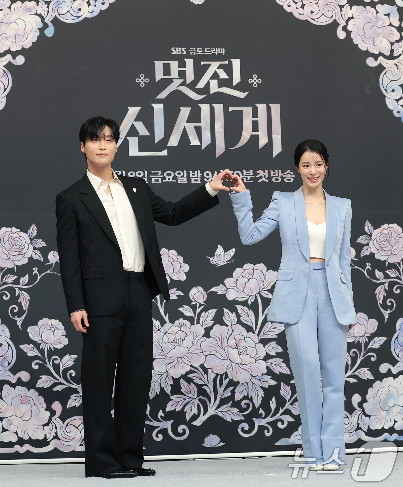 (서울=뉴스1) 권현진 기자 = 배우 허남준과 임지연(오른쪽)이 7일 서울 양천구 목동SBS에서 열린 SBS 새 금토드라마 '멋진 신세계'(극본 강현주/ 연출 한태섭) 제작발표회에 …