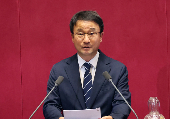 헌법 개정안 제안설명하는 한병도 의원