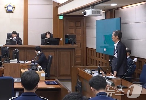 (서울=뉴스1) = 한덕수 전 총리가 7일 오전 서울 서초구 서울고등법원에서 열린 내란우두머리방조 등 2심 선고 공판에서 선고를 받고 있다. 이날 재판부는 한덕수 전 총리에게 징역 …